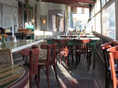 Gastraum mit Wintergarten