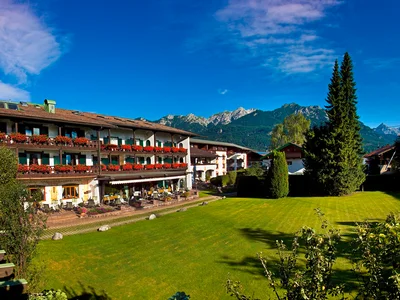 Restaurantterrasse (+ Wiese)