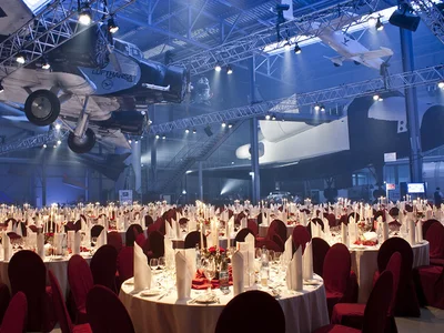 Stehempfänge und Dinner in der Ausstellung