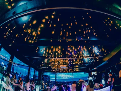 level 10: Lounge mit Dachterrasse